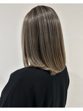 イト(ito.) 外国人風バレイヤージュロブヘルシースタイル_ふんわりカール