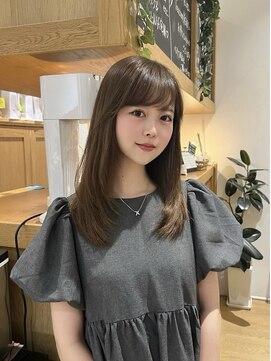 バイオレット ナゴヤ(Violet Nagoya) レイヤーカットオリーブベージュロングレイヤーブリーチなし