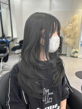 アルドーレフィエロ シンサイバシ(Ardore fiero shinsaibashi) アッシュブラック/暗めカラー/ブリーチなし【小山田繭】