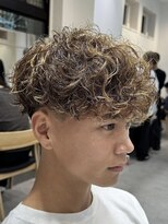 レタッチ バイ フィフス 天神大名(RETOUCH by fifth)&nbsp;スペインカールスパイラルパーマツイストパーマメンズマッシュ