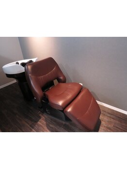 「大型サロンが苦手…」そんな方にこそオススメ！2席のみの落ち着くプライベートサロンで寛ぎの時間を＊