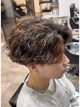 クオル キャスト 熊本(QOL×cast) メンズ波巻きフェザーパーマ波巻きパーマ/通町筋