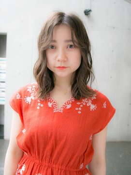 ルティア(Lutia) ゆるふわウェーブ アシッドブラウン 大人かわいい