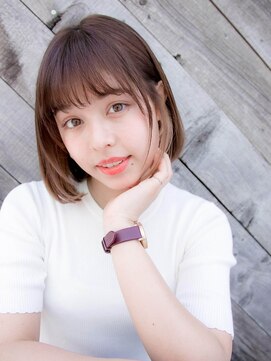 ルティア(Lutia) イヤリングカラー 切りっぱなしボブ アッシュカラー