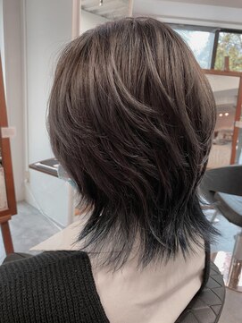 フツーロ 栄(FUTURO) ウルフカット