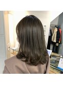 オリーブグレージュ
