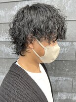 ヒュイル バイ ニアウ(Hwyl by Niau) メンズマッシュウルフ波巻スパイラルパーマニュアンスパーマ眉毛