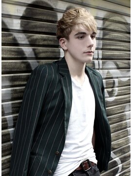 ジジバイワースホワイル(jiji by WORTH WHILE) 刈り上げセンターパートサーフカール波巻きツイストスパイラル