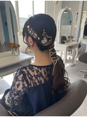 お呼ばれヘアにぴったりローポニーアレンジ