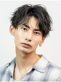 黒髪ツーブロックナチュラルセンターパートフェザーパーマ眉毛