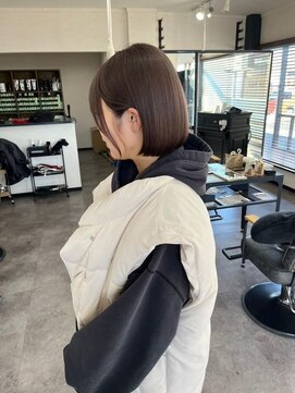ニア 栄(nia) 大人シアーベージュミニウルフボブミディアムレイヤー