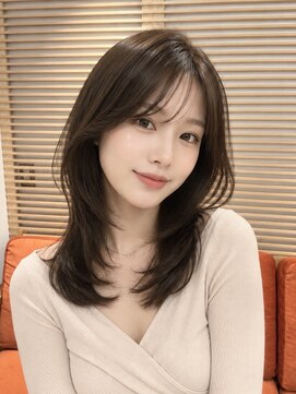 オアシスアヴェダ ザ・ペニンシュラ東京(OASIS AVEDA) 大人セミロングレイヤー・長め前髪・グレージュ20代30代
