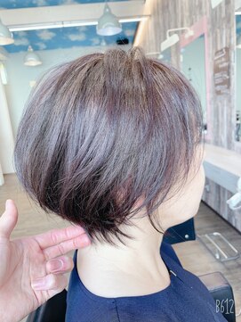 ヘアステージアミカル 横顔美人ショート