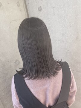 リビンバイアフロート(Livin by afloat) 切りっぱなしロブ　暗髪グレーアッシュ　おおたかの森