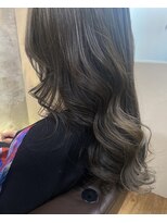 シェルビー 新宿(SHELBe)&nbsp;黒髪×オリーブグレー[新宿/ヘッドスパ/白髪染め]