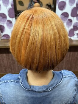 アール(R)の写真/白髪でもハイトーンでオシャレにきめる！"白髪染めファッションカラー"でいくつになってもカラーを楽しんで