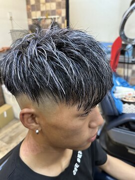 ヘアーサロン タムラ スキンフェード、メッシュカラー