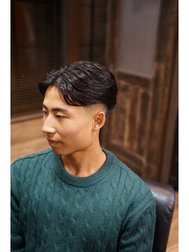 バーバーショップノア(BARBERSHOP NOR) センターパート×フェードスタイル