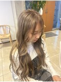 ミルクティーベージュゆるふわウェーブロング艶感大人可愛い
