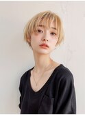 大人かわいい小顔ひし形金髪ショートボブ