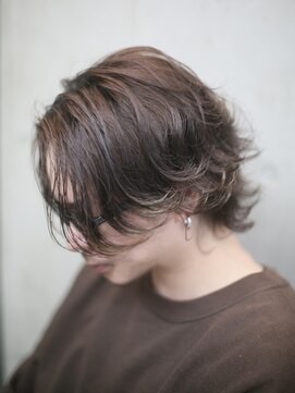 大人の波巻きスパイラルパーマミディアムロングメンズカットヘア