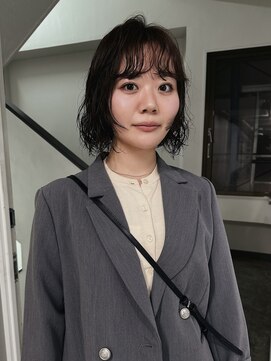 ロジ(loji) 顔周りカットとボブパーマ