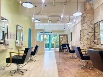 アオノバ バイ ラバーズ(Aono'Ba by LOVERS)の写真/女性ならではの心遣いで居心地の良さ◎スタイリストの紹介ページをチェック！指名予約も歓迎♪[日野/豊田]