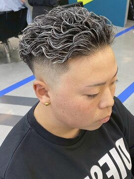 ダズルヘアラッシュ(DAZZLE hair RUSH) 名古屋ホワイトメッシュメンズハイライトスパイキーショート◆