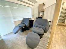 フルール(fleur)の雰囲気（個室空間のシャンプー台でゆったりお過ごしください。）