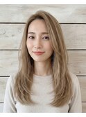 胸上ロングの軽やかなレイヤー・シアーベージュ