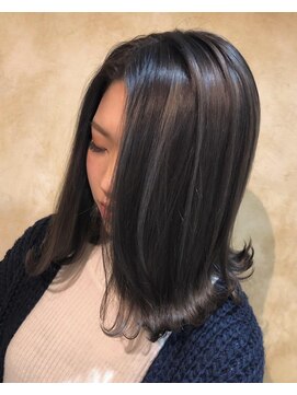 ユニーク(UniQ) 【UniQ・コウチ】ミディアム×コントラストハイライト