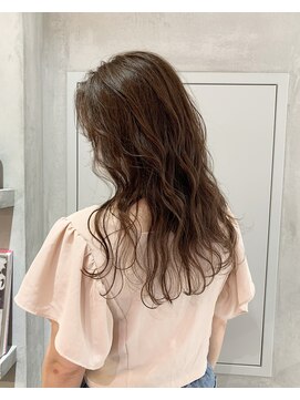 ヨーク(YOKE) 【 YOKE 】TAKUYA 艶ベージュ×大人ゆるふわロング