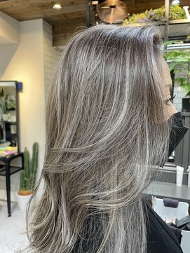 ヴァイス 渋谷店(VAICE) かきあげ前髪のレイヤースタイル ハイライト仕上げ