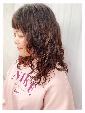 ナナシ(NaNaShi) 強めパーマ