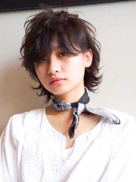 メゾン アヴァロ(Maison Avallo) カーリーウルフショートスタイル