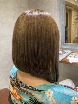 エスト(est) 【新宿est】艶々ミルクティベージュ前下がりボブ