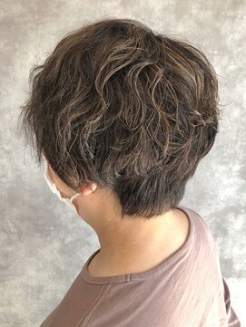 ランダ(LANDA.) ゆるパーマ×ハイライト×ショート