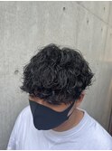 波巻きパーマ黒髪マッシュツーブロック刈り上げ前下がり