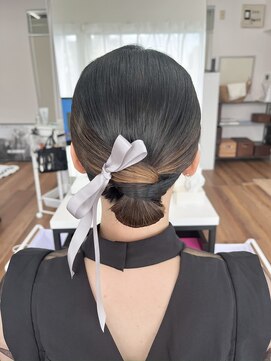 オウン(AUN) タイトシニヨン