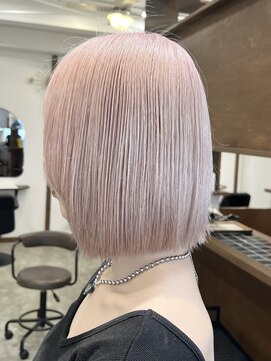 ラック 表参道(LUCK) ホワイトピンクのボブ