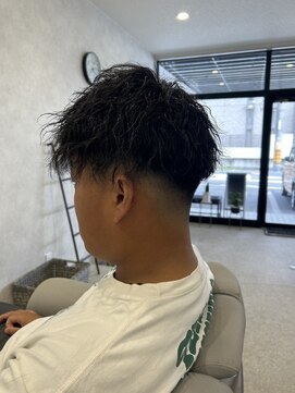 バーバーサンクチュアリ(Barber Sanctuary) ツイスパxフェードスタイル