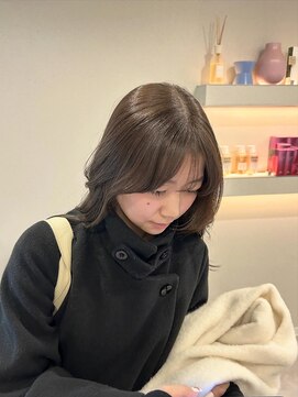 オリーブベージュ