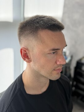 メグロバーバーショップロッポンギ 目黒六(MEGURO BARBER SHOP 6PPONGI) バズカット