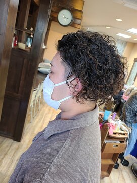 モアムー(Moremuu) ハード系スパイラルパーマ