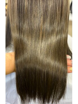 アローズ 荒尾店(arose) 毛先までまとまるハイトーンカラー