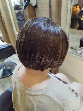 トモスボーテ(TOMOS BEAUTE) ショートグレージュ
