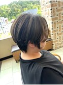 頭の形を綺麗に見せるショート×白髪ぼかしハイライト