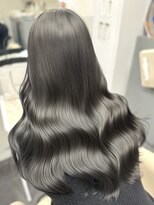 アマトウキョウ アユンチェ(AMA TOKYO×AYUNCHE) ブリーチなし グレージュ 艶カラー 韓国巻き