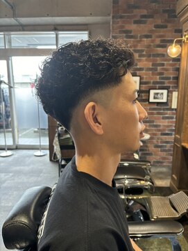 ワンワンオー バーバーショップ コンチネンタル(@110 BARBER SHOP continental) 極道パーマ