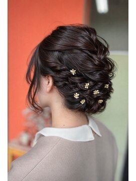 トータルヘアサロンカマダ 大人上品なヘアアレンジ